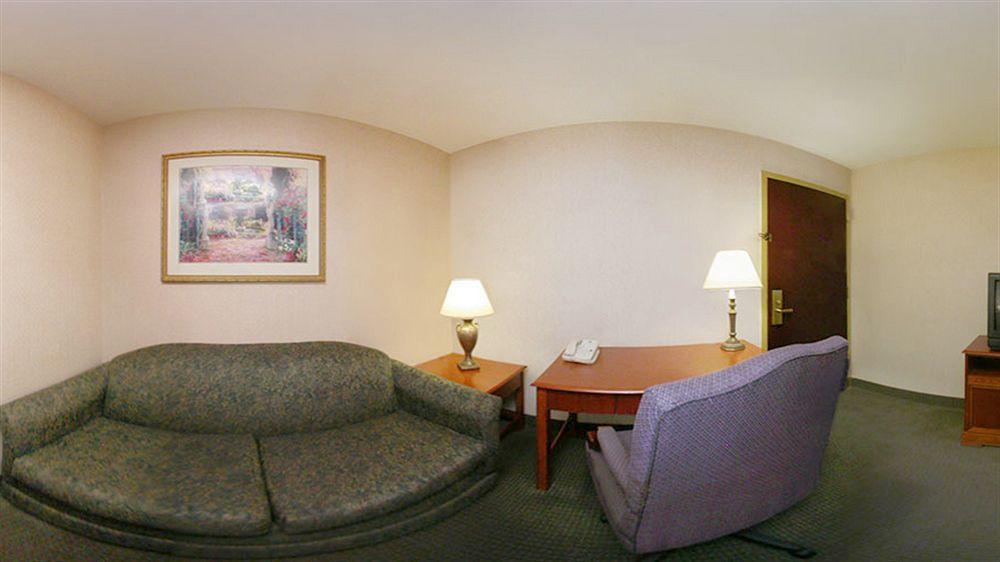 Hotel Quality - Charlotte 2*