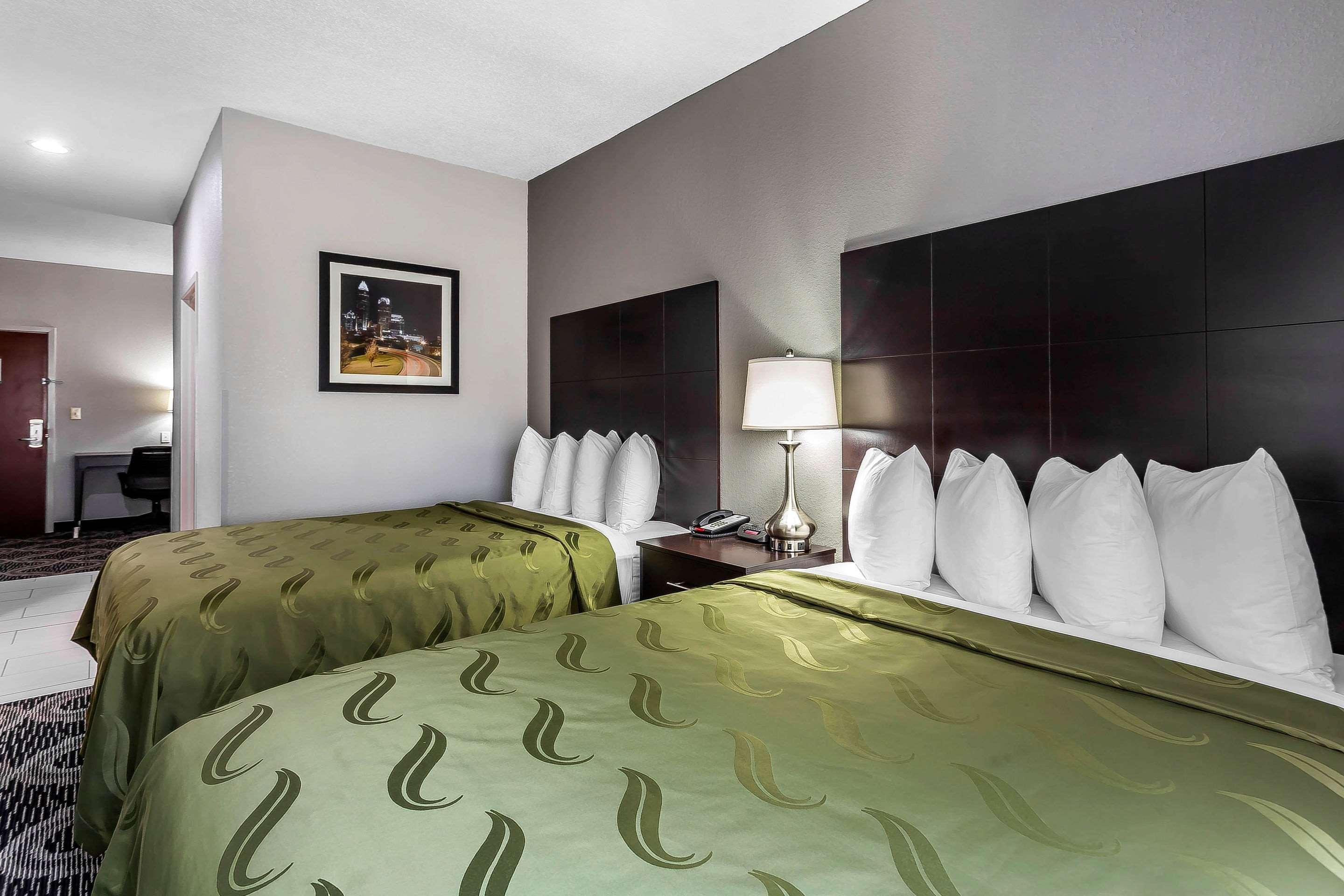 Quality - Charlotte Hotel 2*